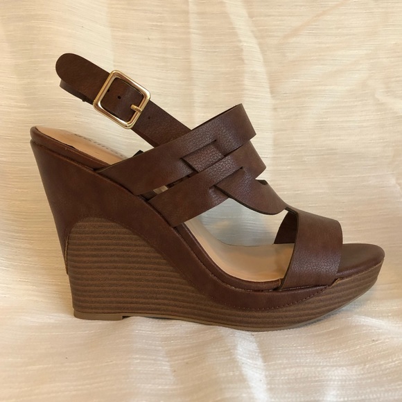 Dollhouse Wedges - Picture 7 of 8